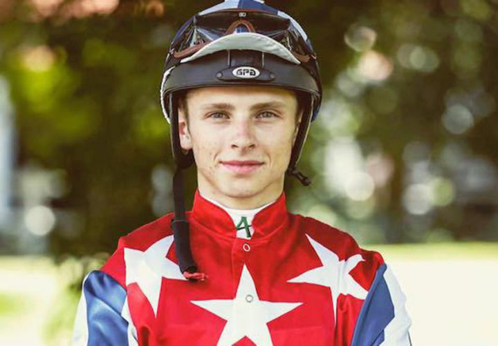 Lyle Hewitson (Candiese Lenferna)